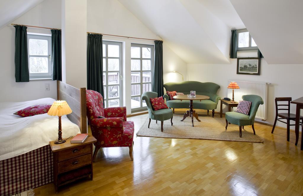 Romantik Hotel Landhaus Baerenmuehle Frankenau Стая снимка